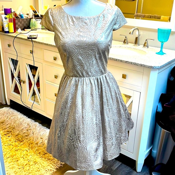 Adrianna Papell Dresses & Skirts - Adrianna Papeli Harvey Logan Metallic Dress